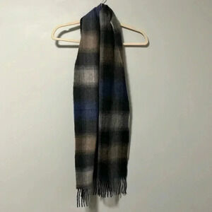 NWT Bloomingdale’s 100%  cashmere plaid scarf